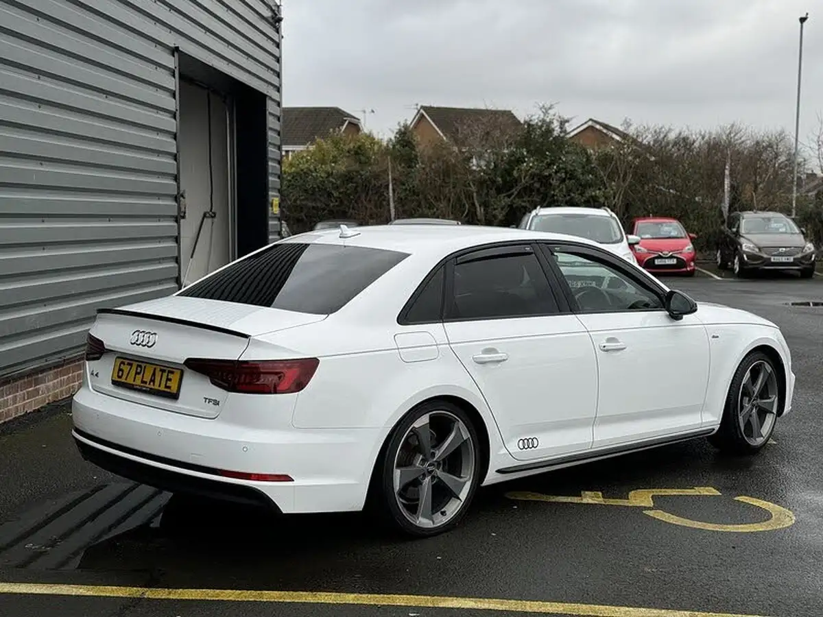 2017-audi-a4-14-tfsi-black-edition-big-14