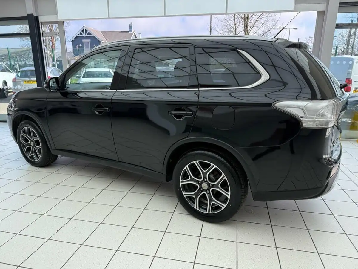 2015-mitsubishi-outlander-22di-d-gx4-big-9