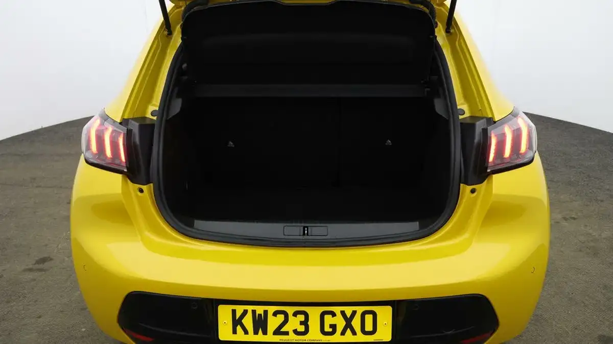 2023-peugeot-208-12-puretech-allure-premium-130ps-eat8-big-16