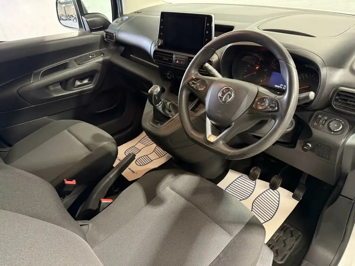 2020-vauxhall-combo-15cdti-sportive-2300-100pseu6dt-l1h1-panel-big-2