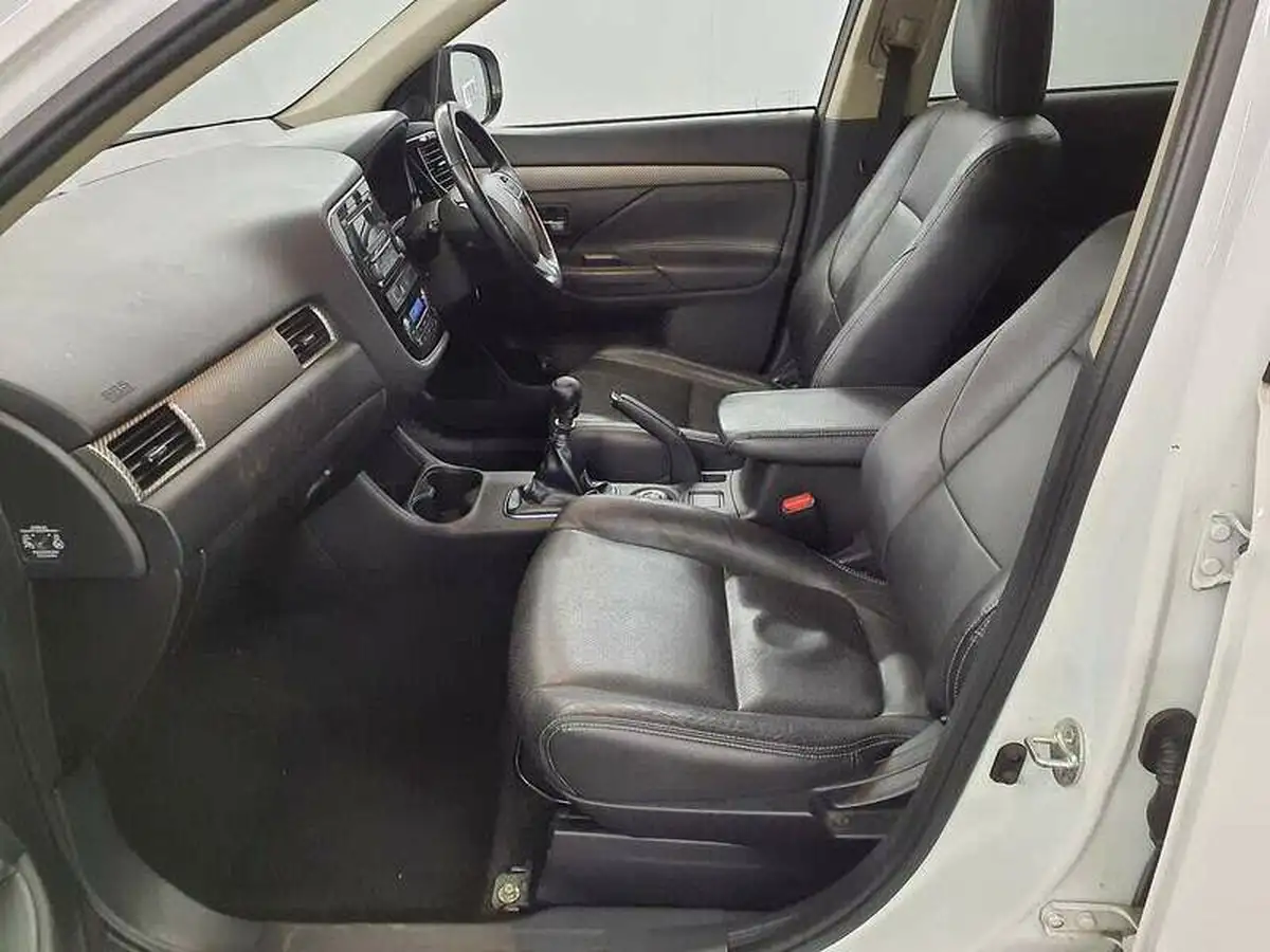 2014-mitsubishi-outlander-22di-d-gx3-7st-big-7