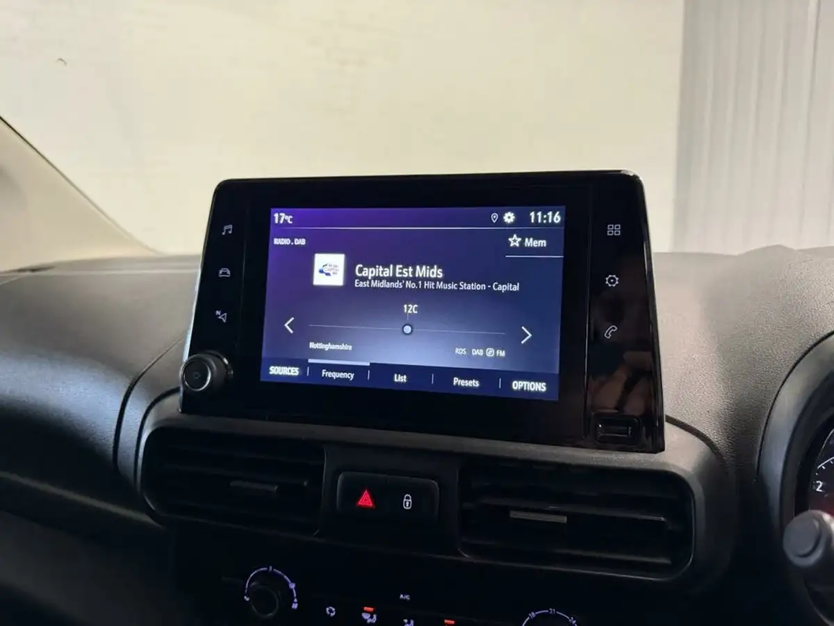 2020-vauxhall-combo-15cdti-sportive-2300-100pseu6dt-l1h1-panel-big-26