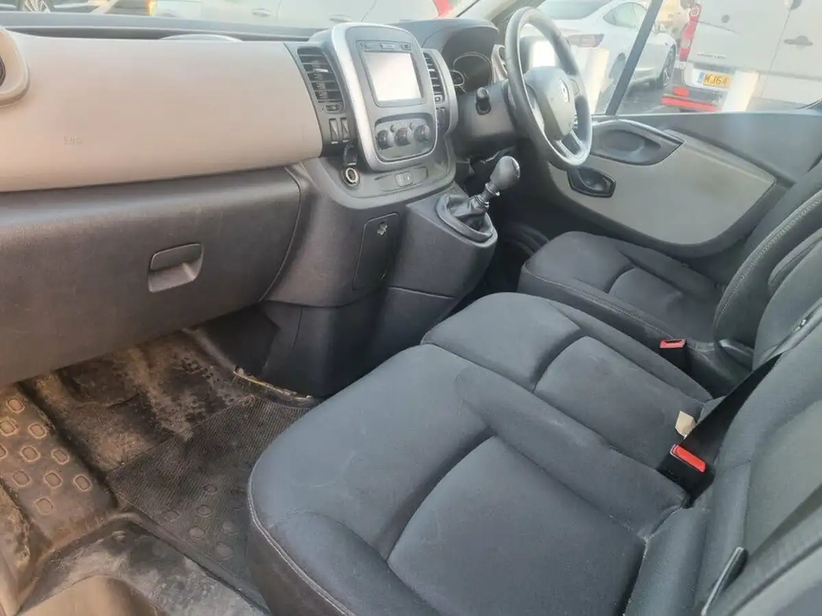 2016-renault-trafic-16dci-ll29-125-business-125eu6-minibus-9-seats-big-3