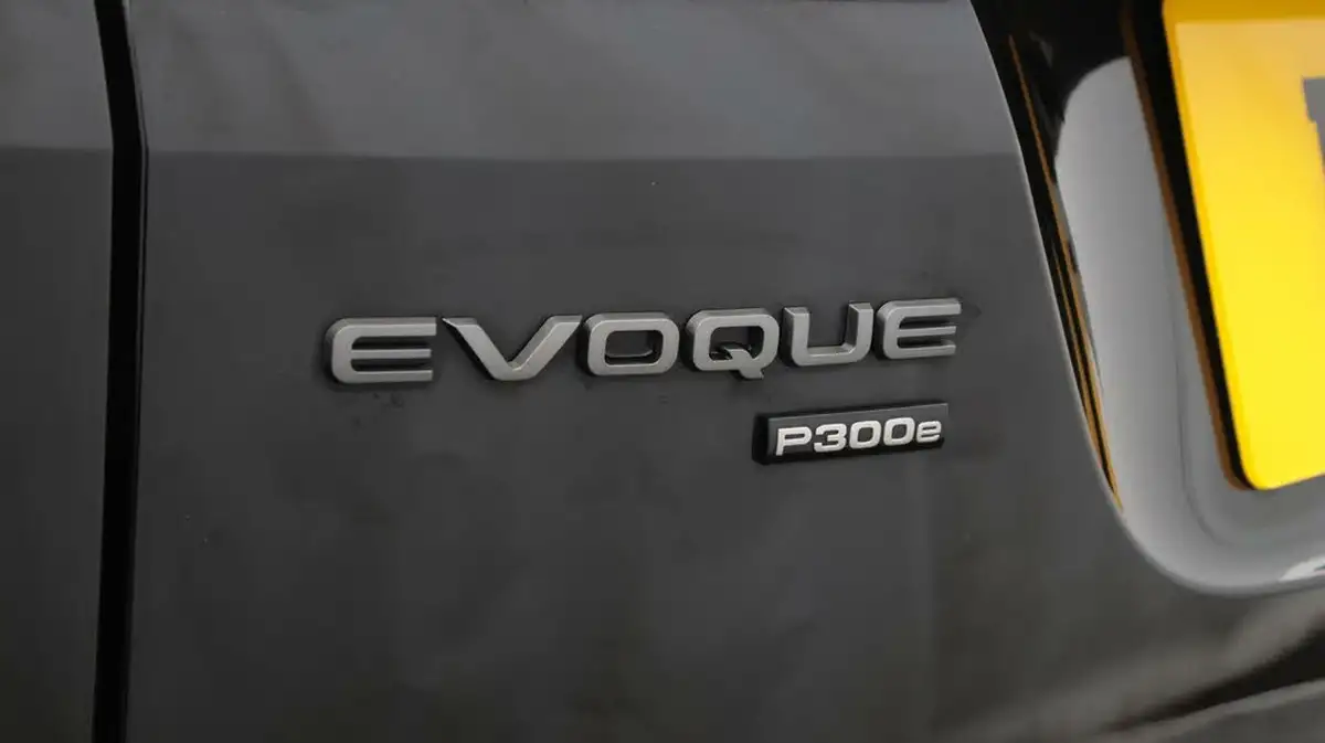 2021-land-rover-range-rover-evoque-15-p300e-r-dynamic-hse-big-20