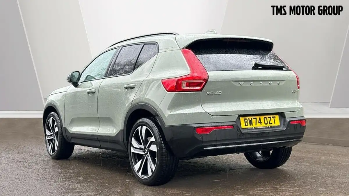 2025-volvo-xc40-20-b3-ultra-dark-big-1