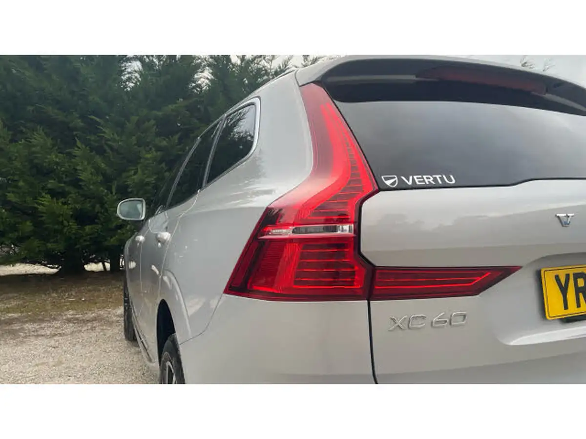 2023-volvo-xc60-20-t8-ultimate-dark-big-29
