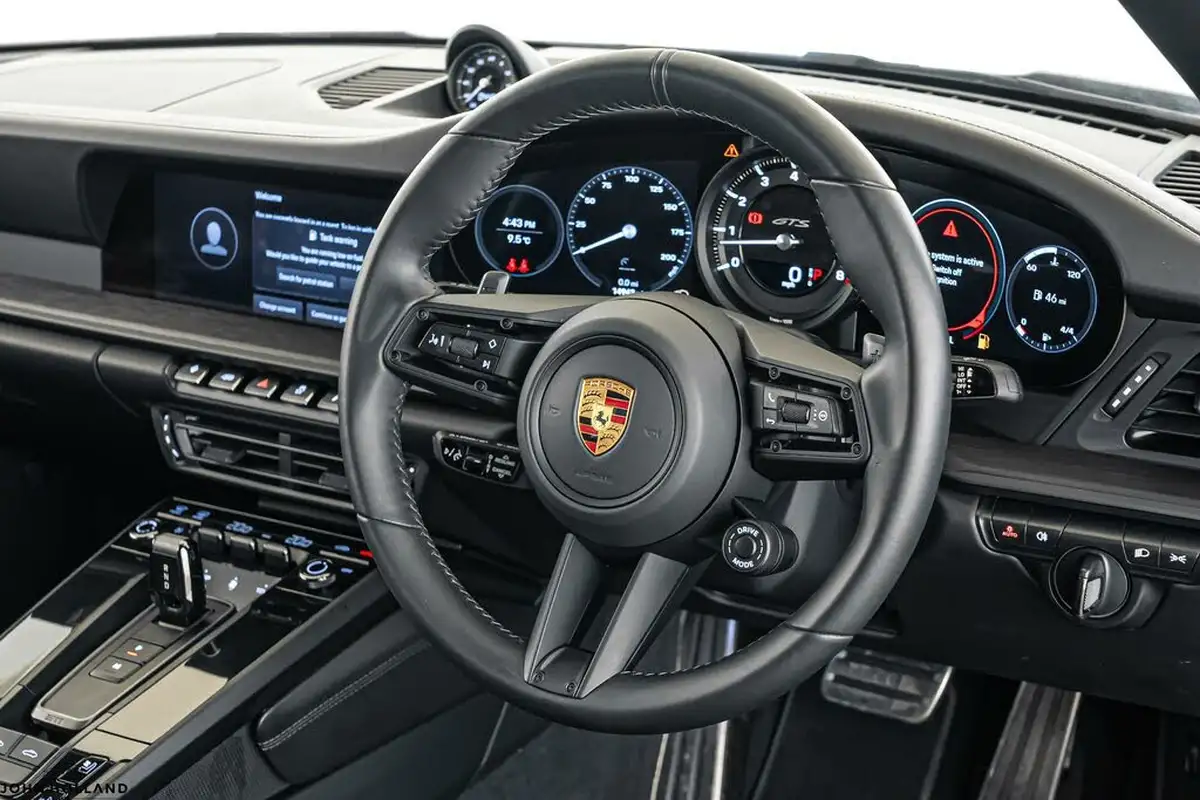 2022-porsche-911-30-targa-4-gts-pdk-big-30