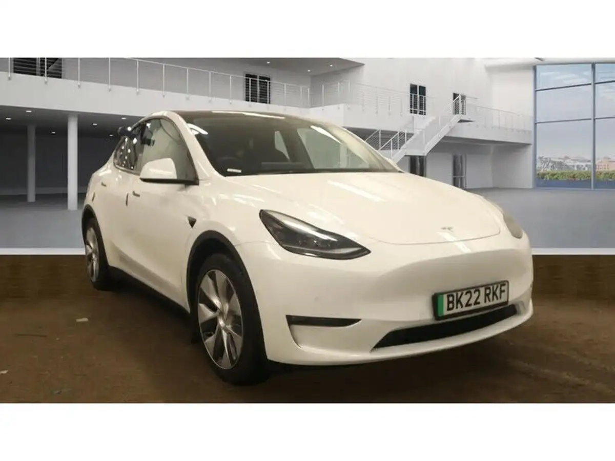 2022-tesla-model-y-e-long-range-big-0
