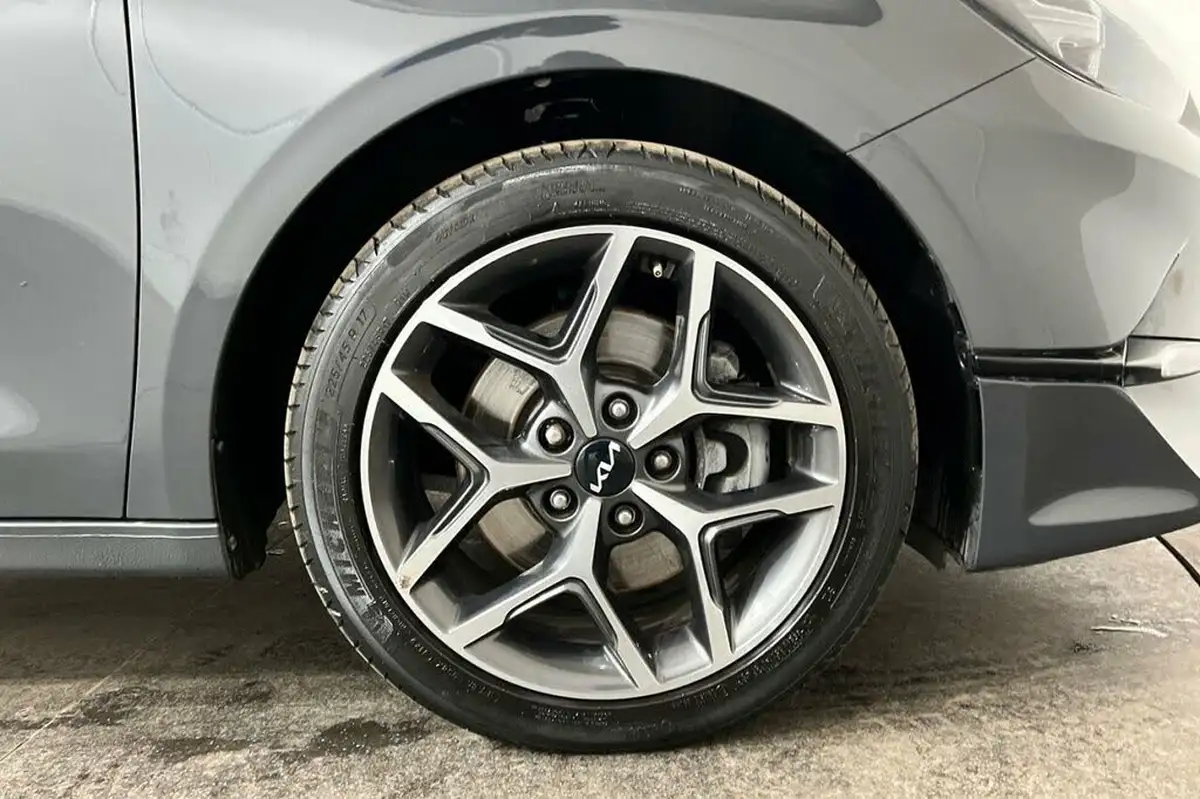 2022-kia-ceed-15-t-gdi-3-hatchback-big-13