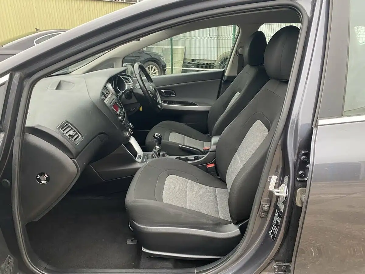 2016-kia-ceed-16crdi-2-hatchback-big-19