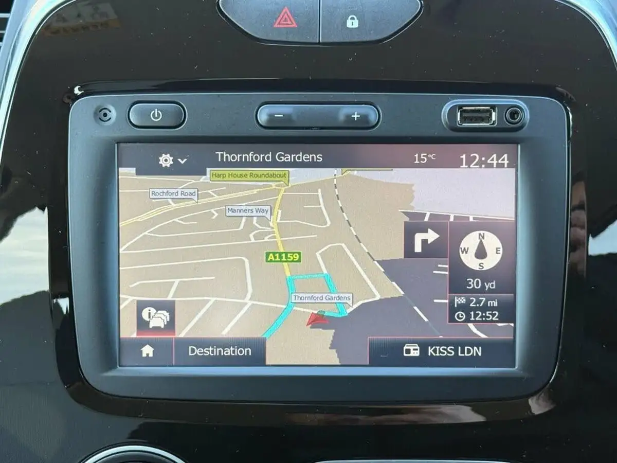 2018-renault-captur-09-tce-iconic-big-15