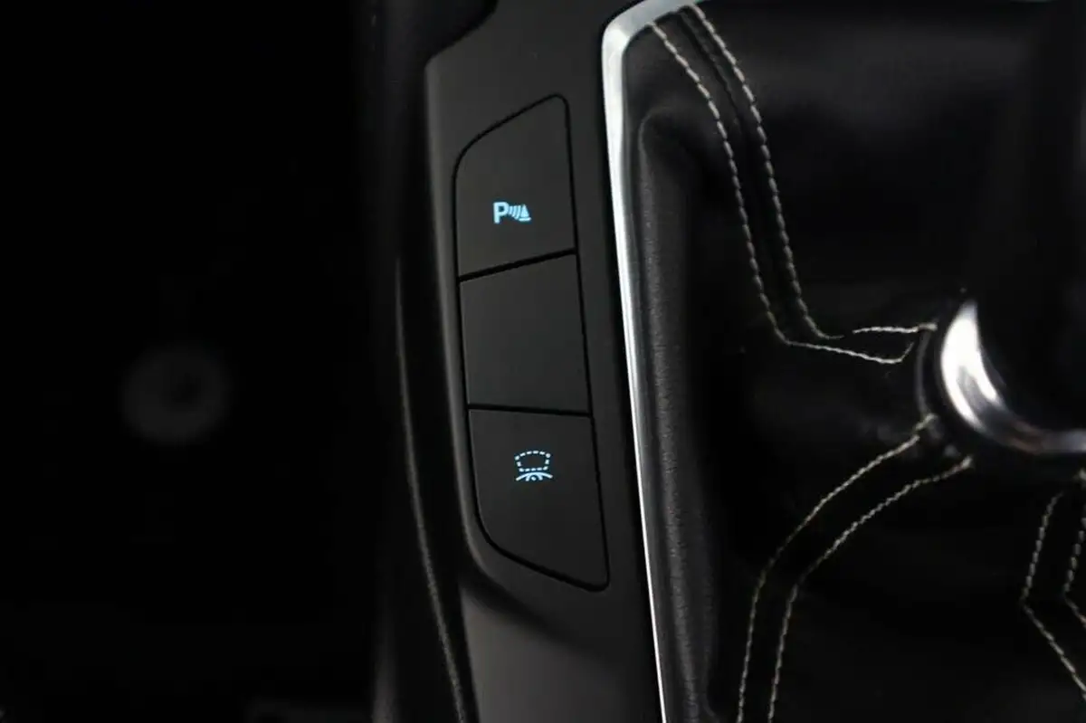 2019-ford-focus-20-st-hatchback-big-20