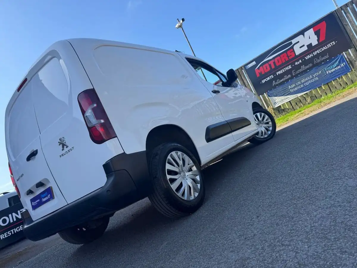 2021-peugeot-partner-15-bluehdi-1000-professional-100ps-eu6dt-panel-big-3