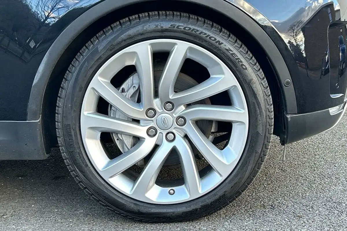2018-land-rover-discovery-30-sd-v6-hse-luxury-big-26
