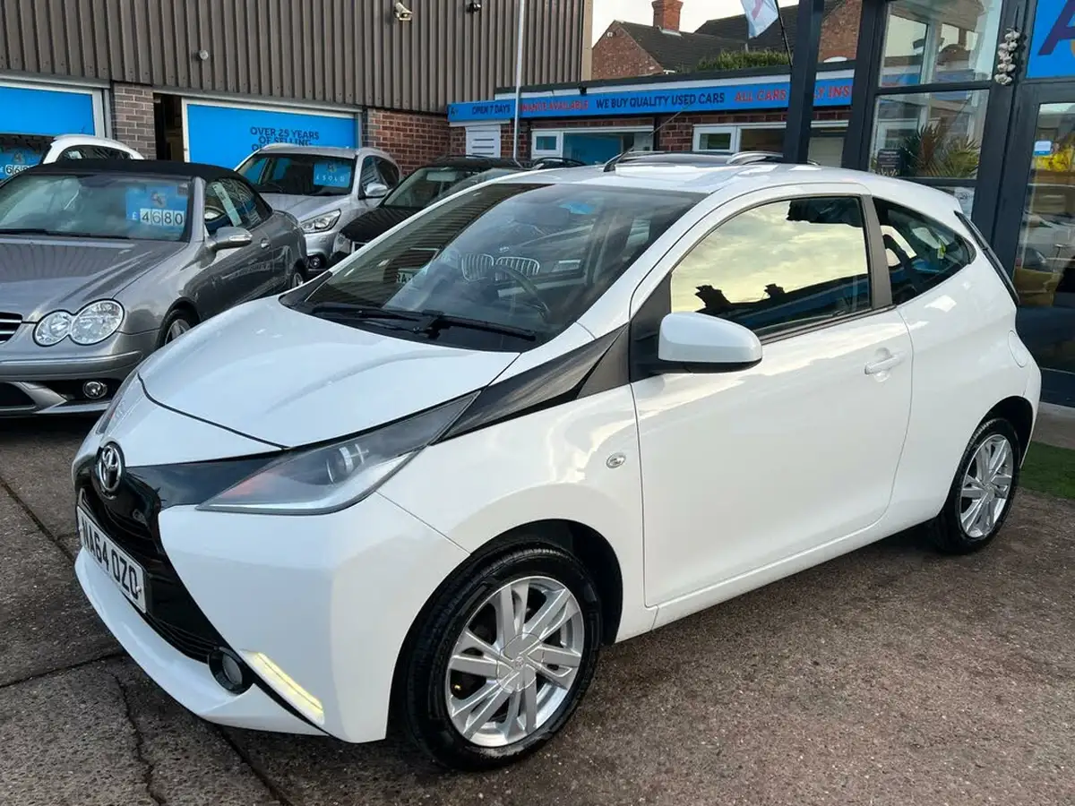 2014-toyota-aygo-10-vvt-i-x-pression-3d-big-13