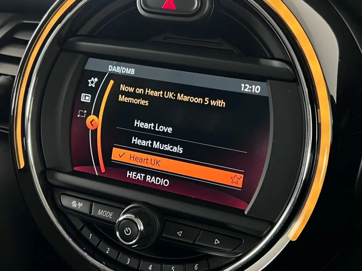 2020-mini-cooper-15-cooper-classic-nav-hatchback-3d-big-30