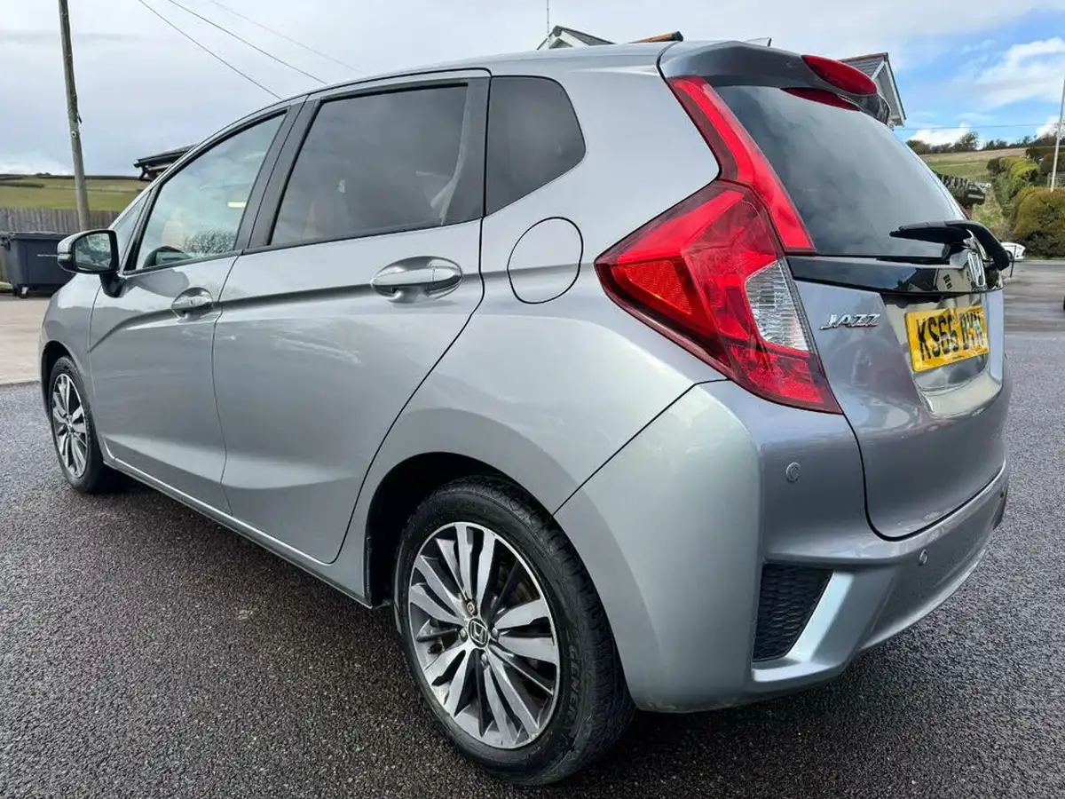 2016-honda-jazz-13-i-vtec-ex-cvt-big-27