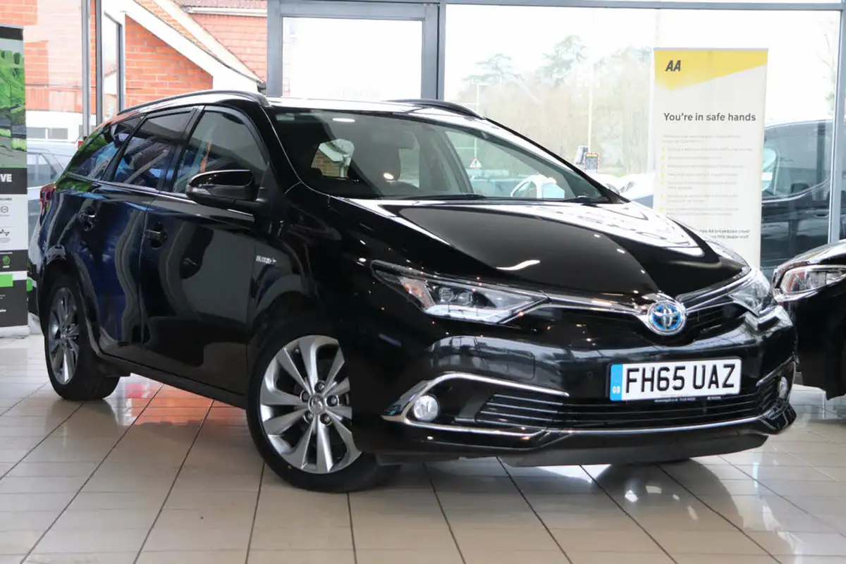2015-toyota-auris-18-vvt-i-hsd-excel-estate-cvt-big-0