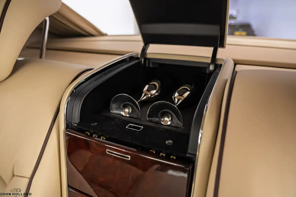 2004-maybach-57-55-big-25
