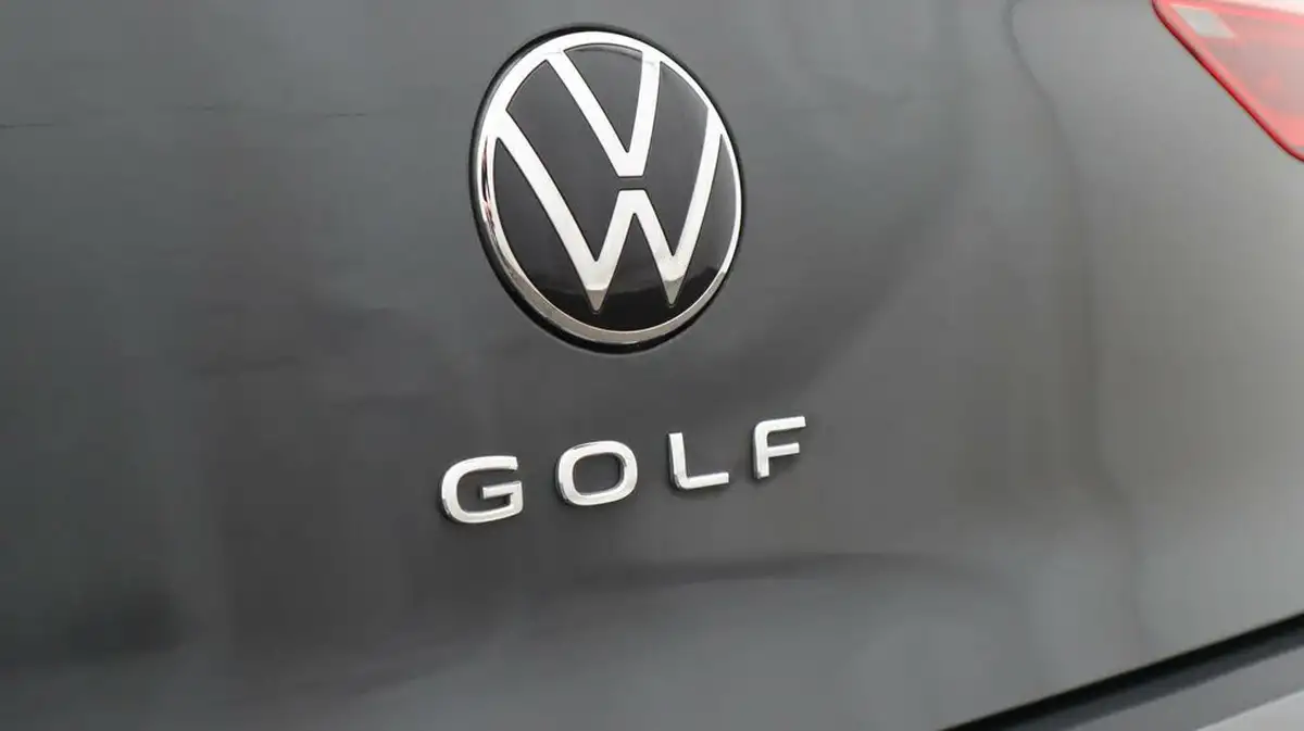2022-volkswagen-golf-15-tsi-life-130ps-hatchback-big-20