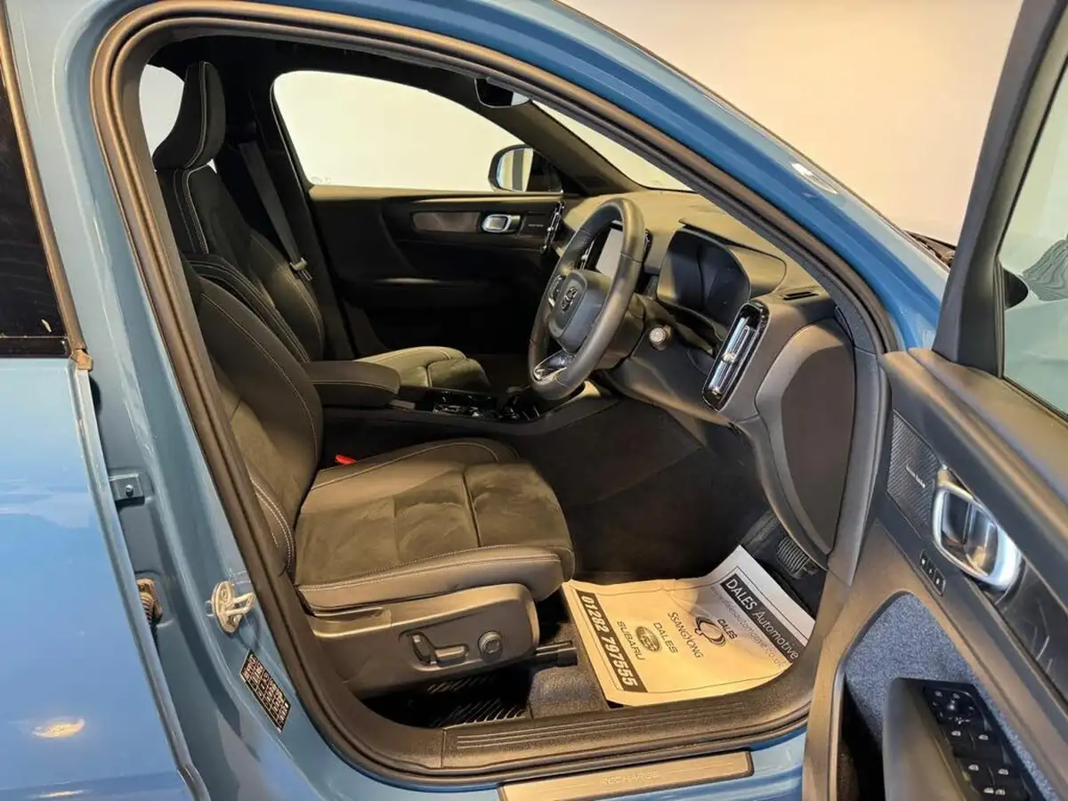 2023-volvo-xc40-15-t5-ultimate-dark-big-23