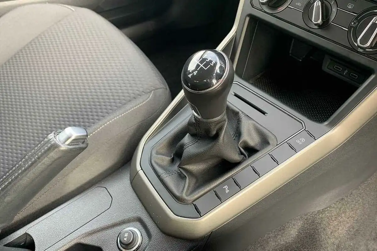 2021-volkswagen-polo-10-tsi-match-big-18