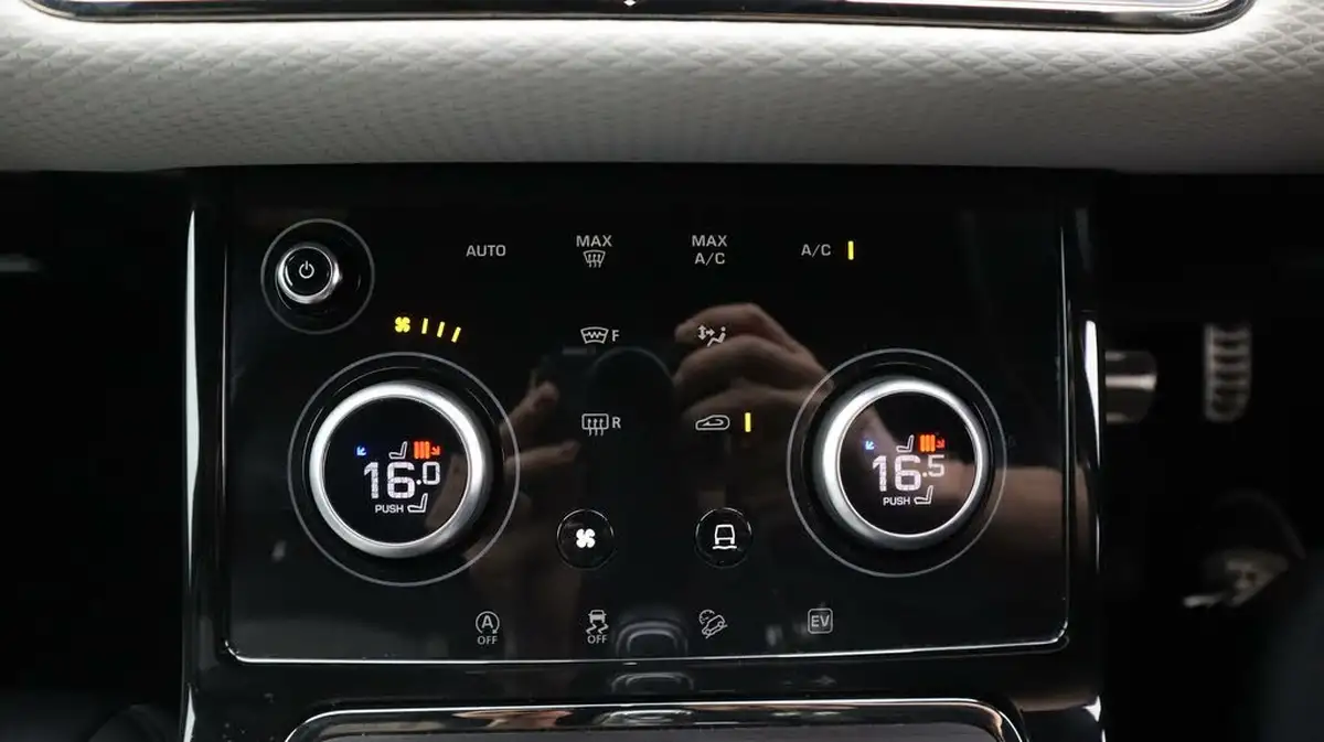 2021-land-rover-range-rover-evoque-15-p300e-r-dynamic-s-big-12