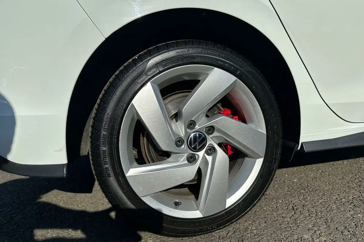 2021-volkswagen-golf-14-tsi-gte-big-37