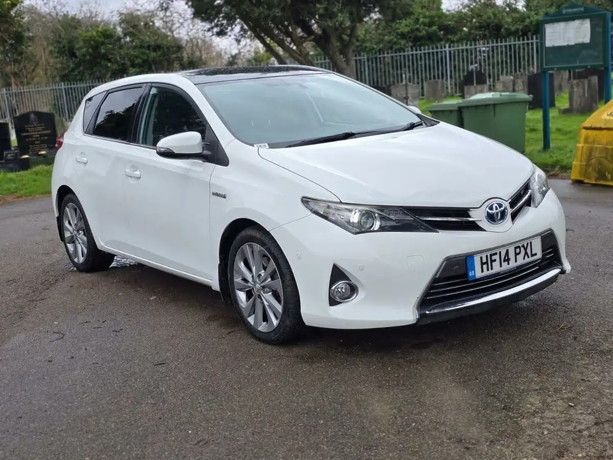 2014-toyota-auris-18-vvt-i-hsd-excel-hatchback-e-cvt-big-4