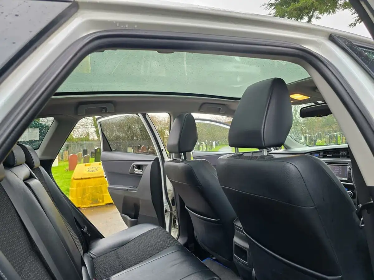 2014-toyota-auris-18-vvt-i-hsd-excel-hatchback-e-cvt-big-28