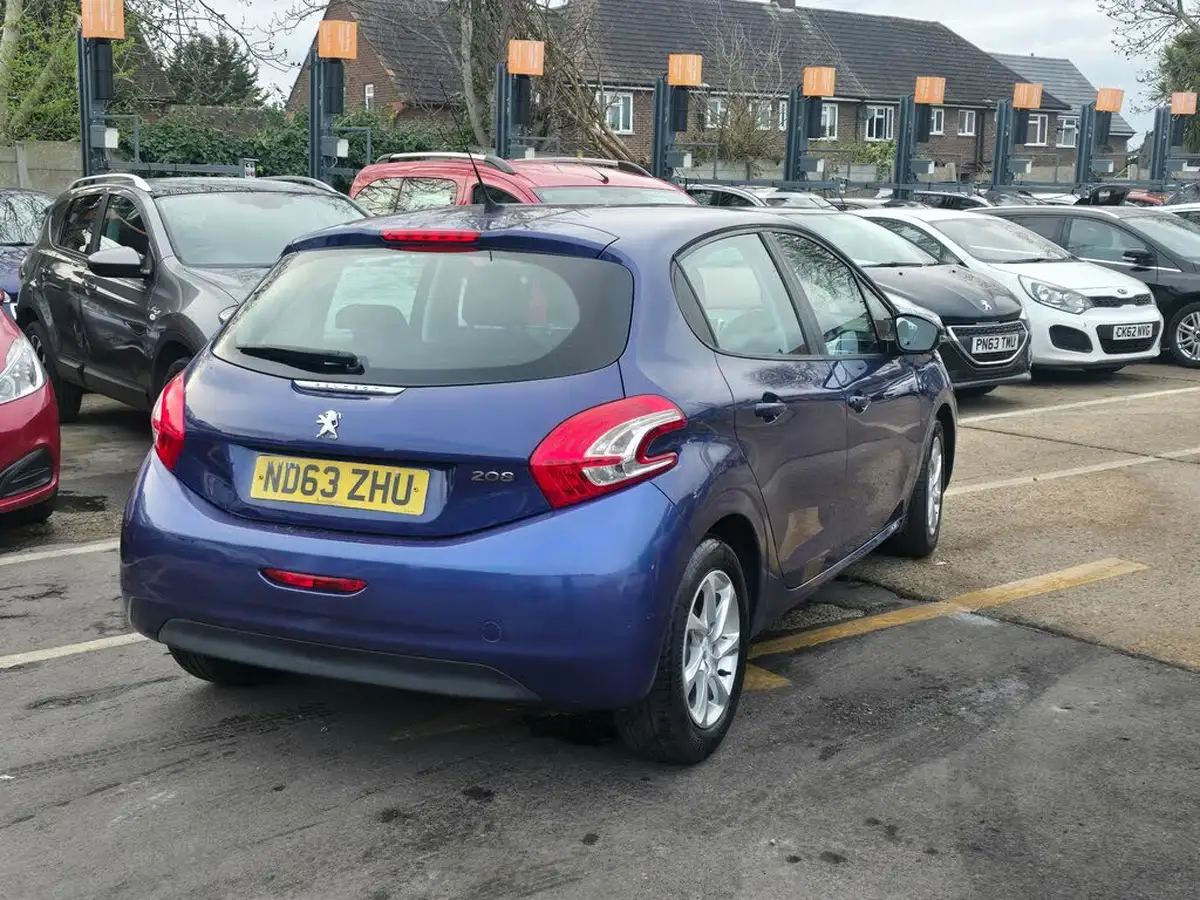 2014-peugeot-208-12-active-vti-5d-big-7