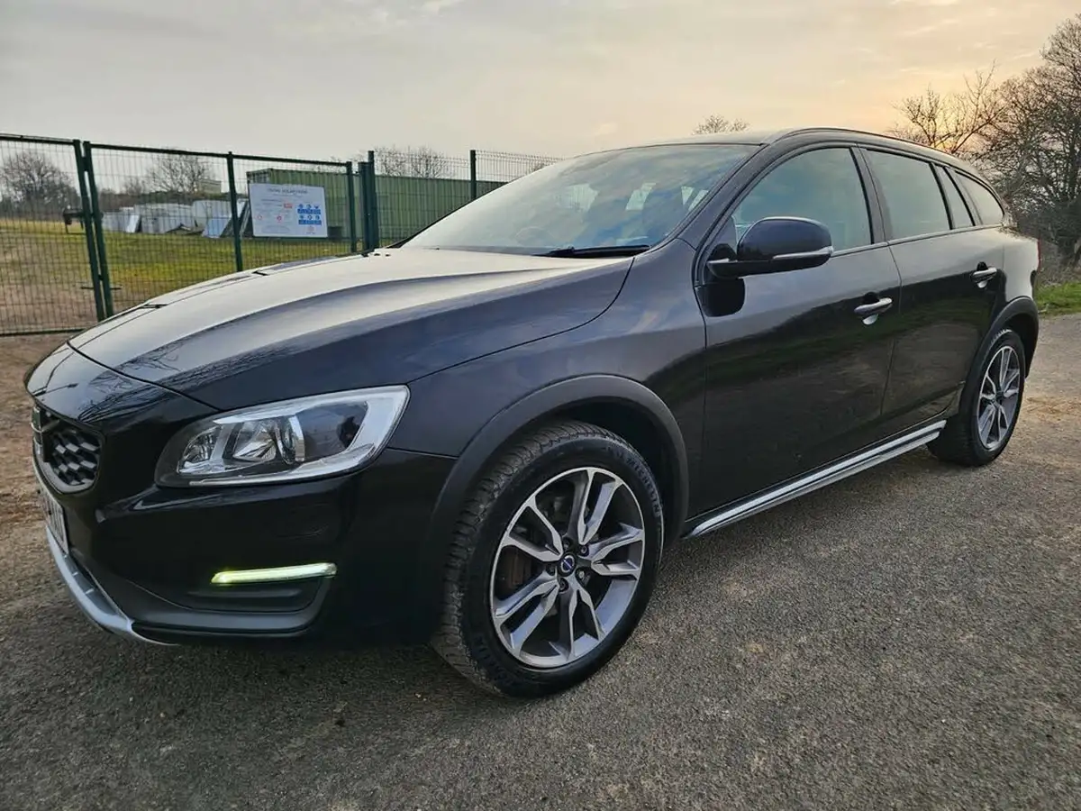 2016-volvo-v60-20td-d3-cross-country-lux-nav-big-2