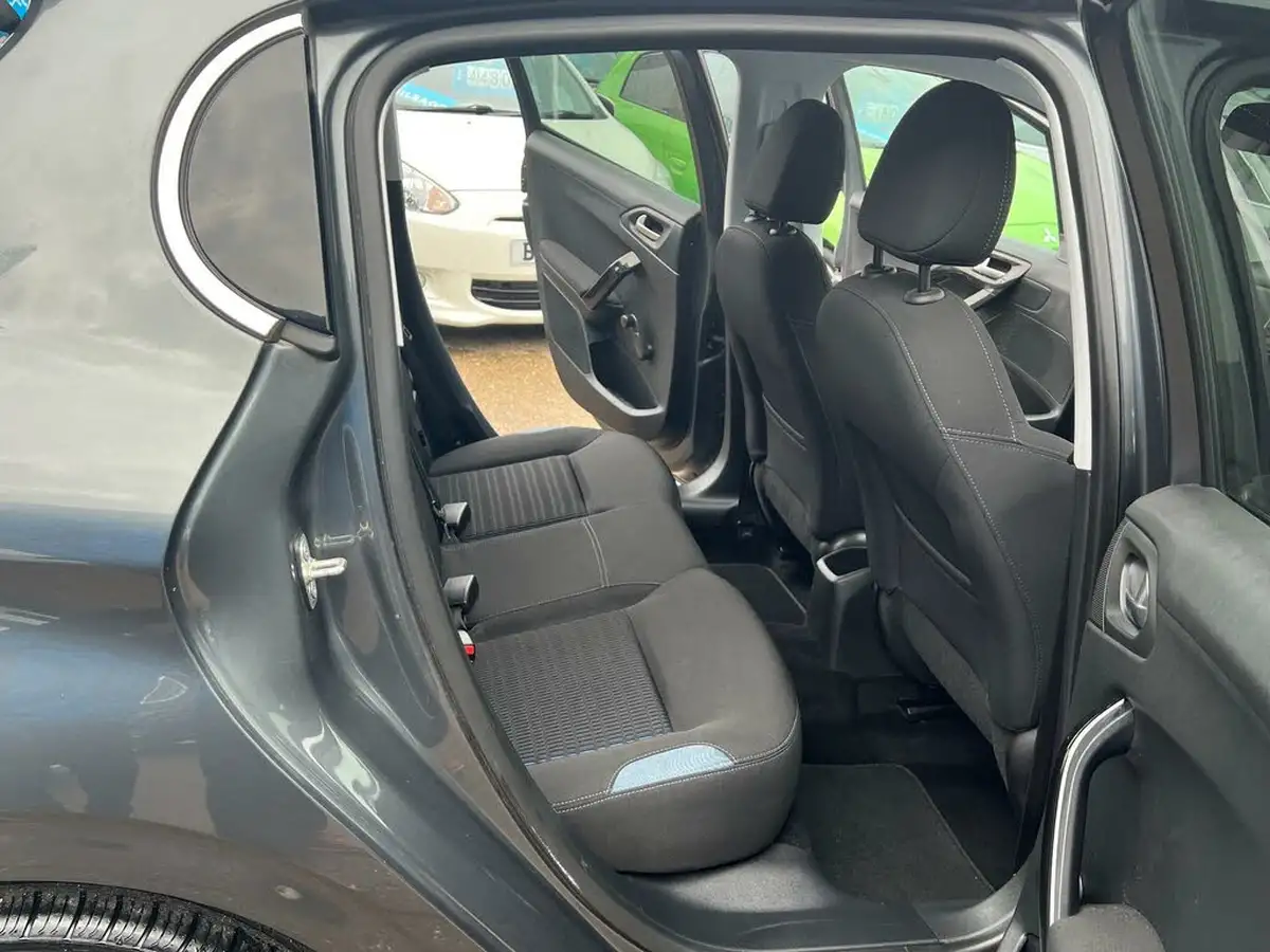 2014-peugeot-208-16td-allure-5d-big-27