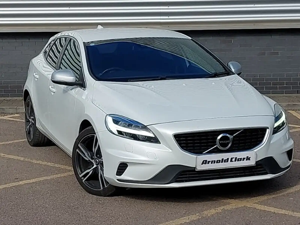 2019-volvo-v40-20-t2-r-design-pro-big-0