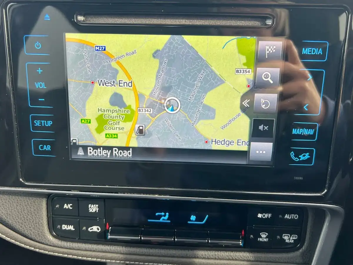 2017-toyota-auris-18-vvt-i-hsd-excel-estate-big-22