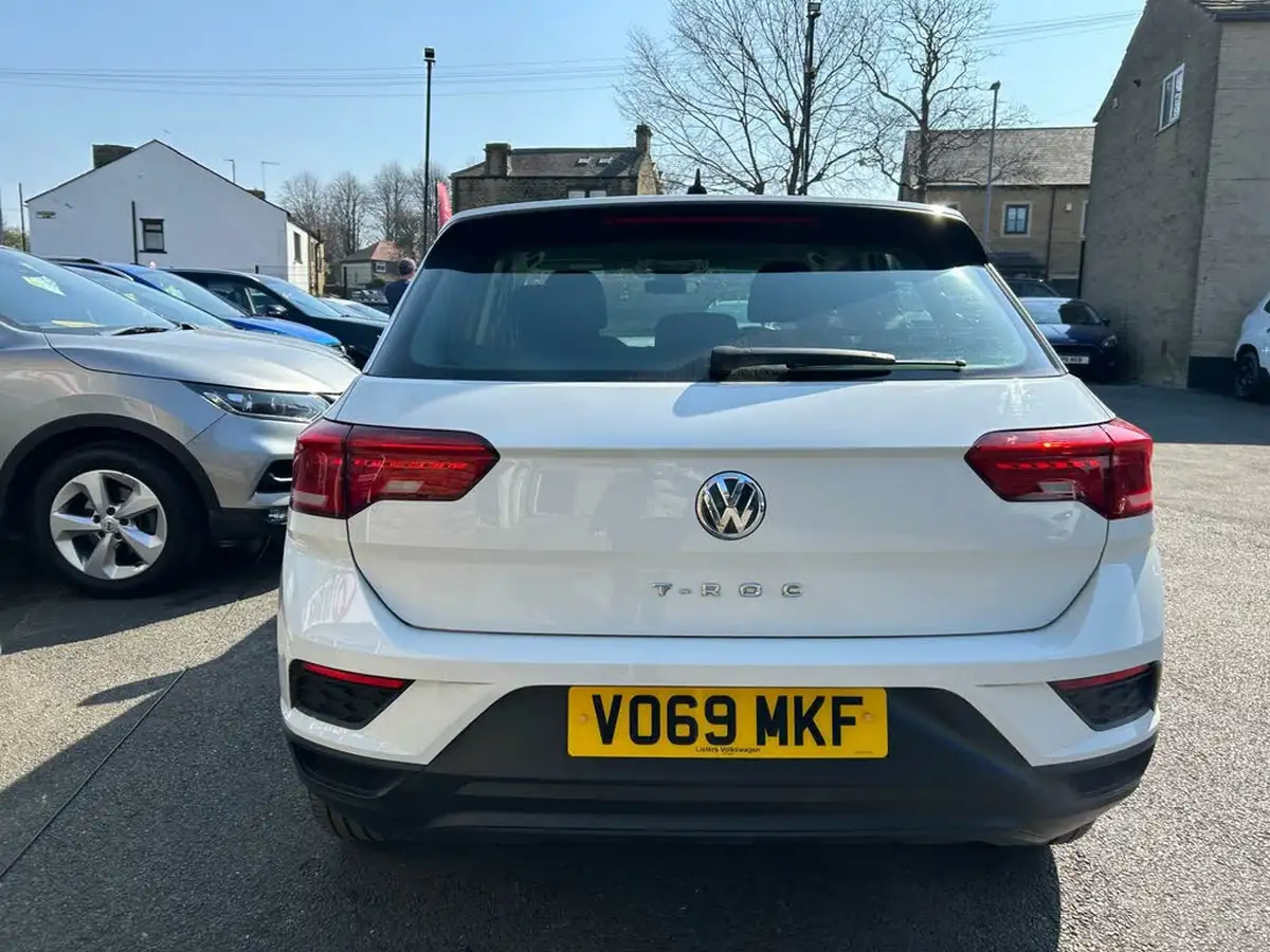 2019-volkswagen-t-roc-10-tsi-s-big-3
