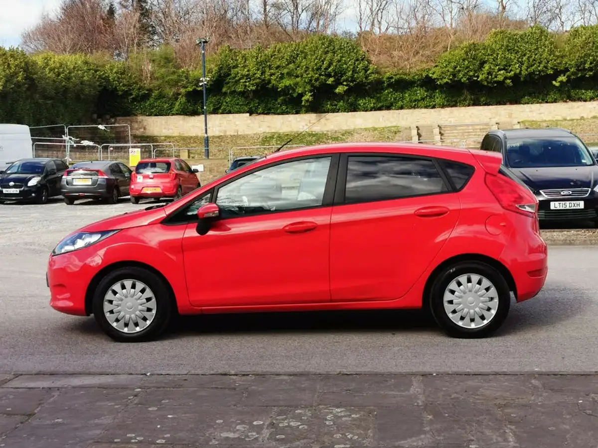 2012-ford-fiesta-16td-edge-econetic-5d-big-2