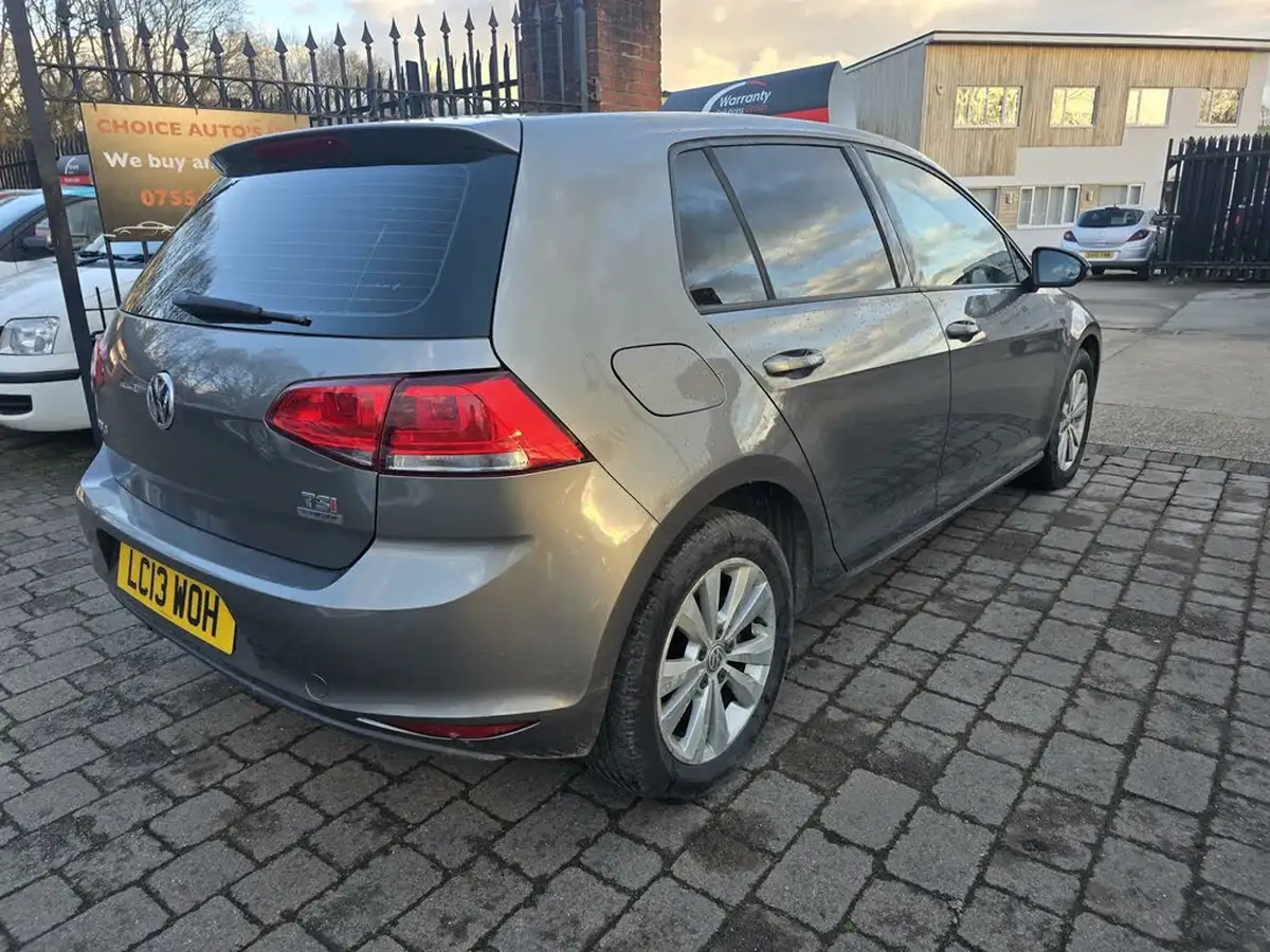 2013-volkswagen-golf-14-se-ss-hatchback-5d-1395cc-dsg-big-3