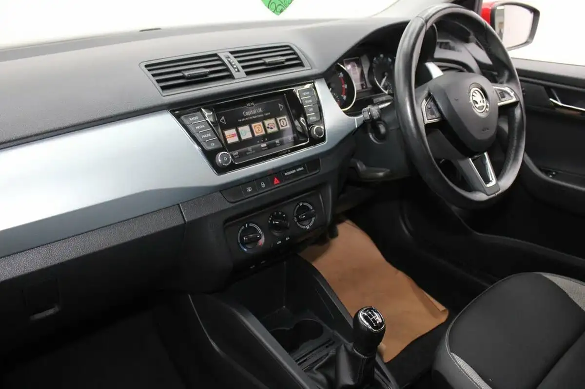 2017-skoda-fabia-10-mpi-se-hatchback-big-20