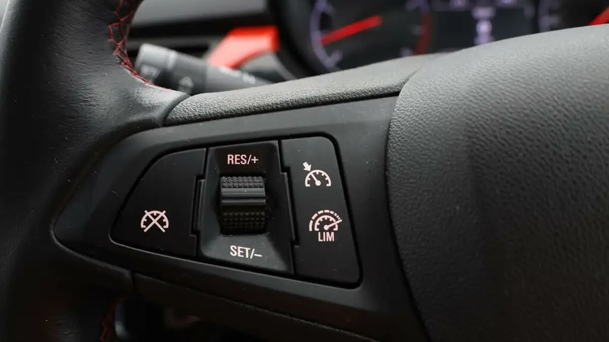 2018-vauxhall-corsa-14i-sri-90ps-ecoflex-5d-big-21