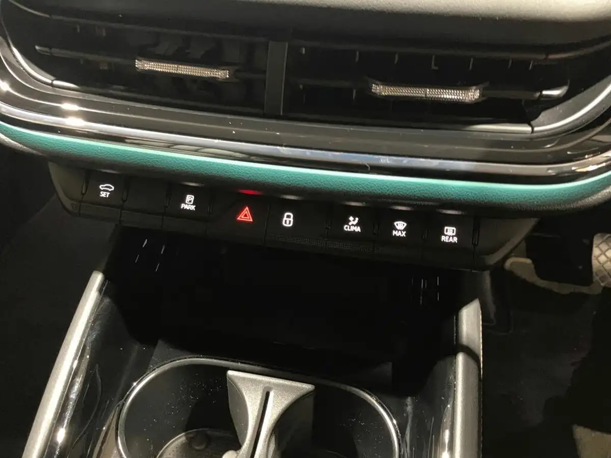 2024-skoda-enyaq-e-60-big-22