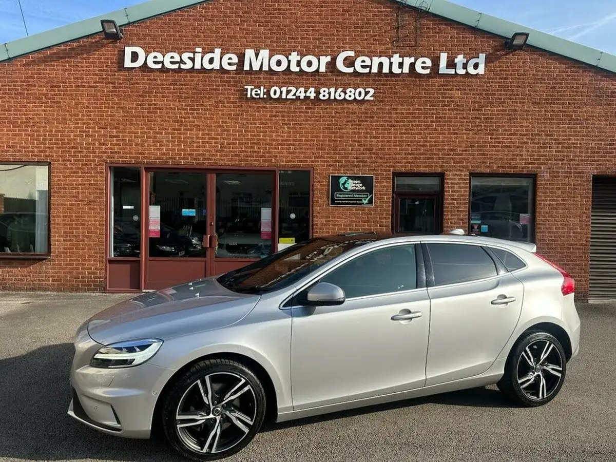 2018-volvo-v40-20td-d3-r-design-pro-big-2