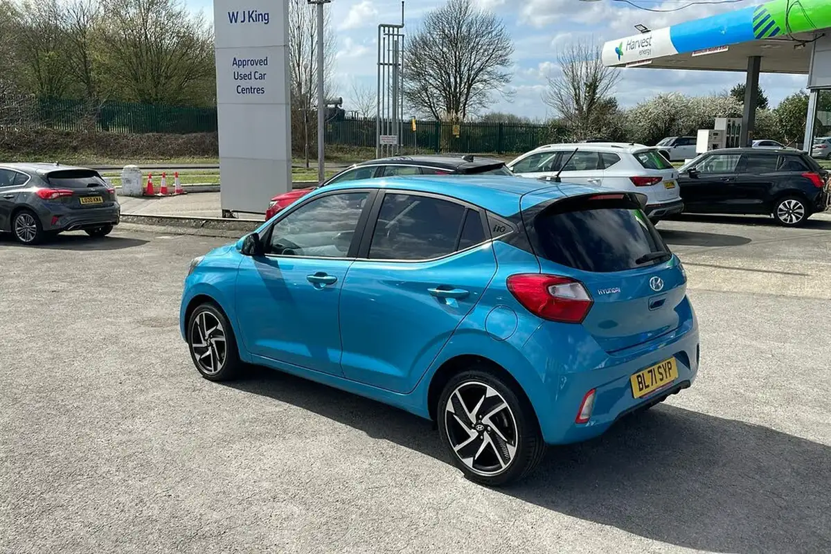 2022-hyundai-i10-12-premium-auto-big-1