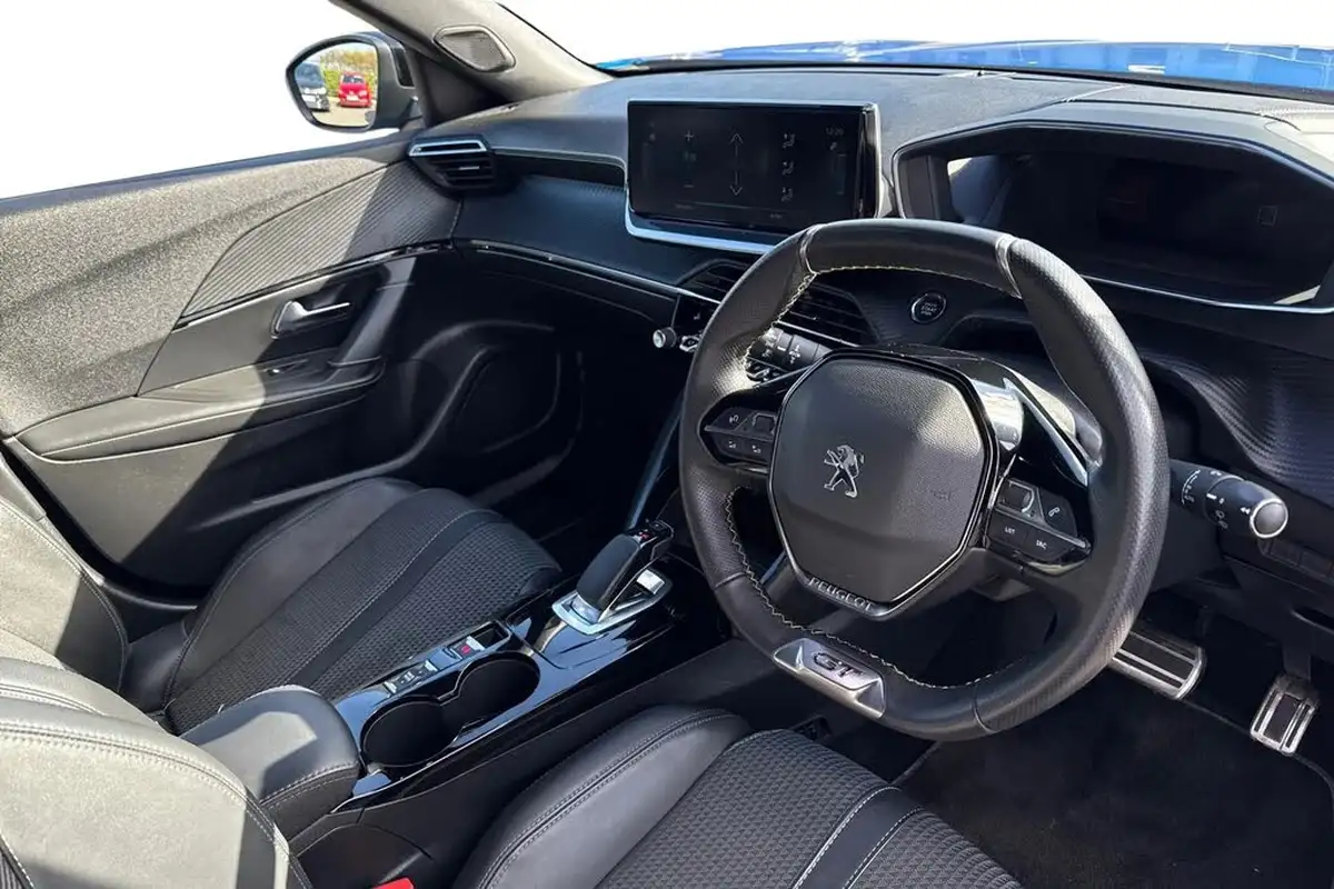 2021-peugeot-2008-suv-e-gt-50kwh-big-13