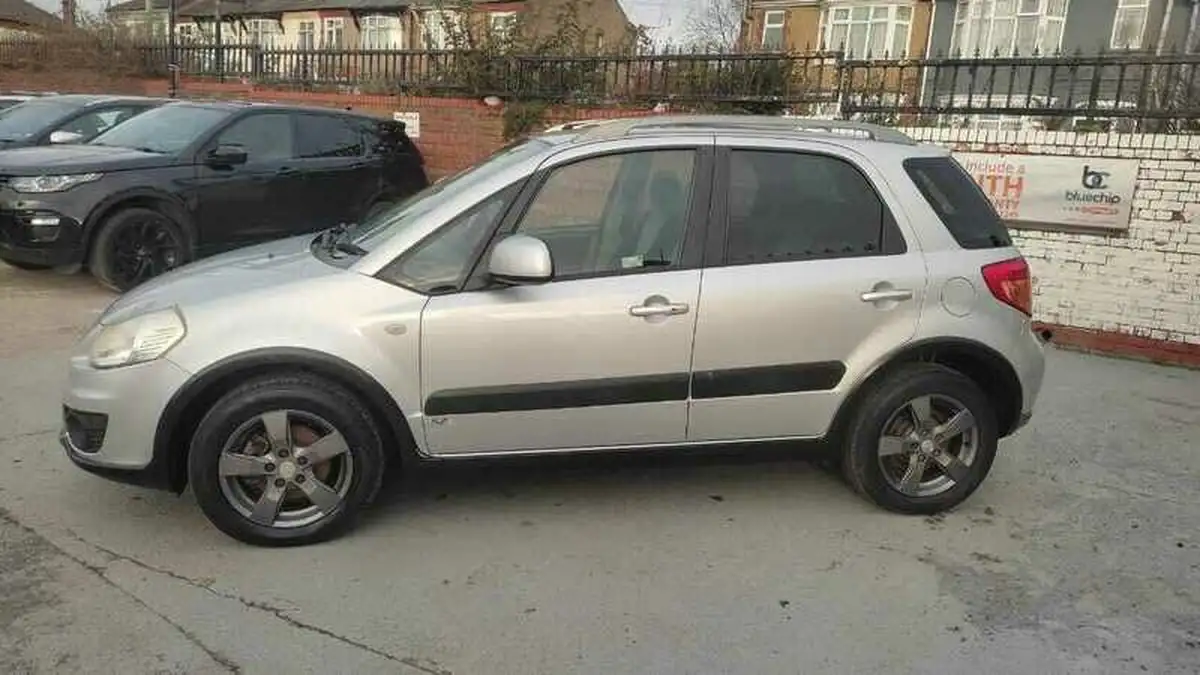 2010-suzuki-sx4-big-3