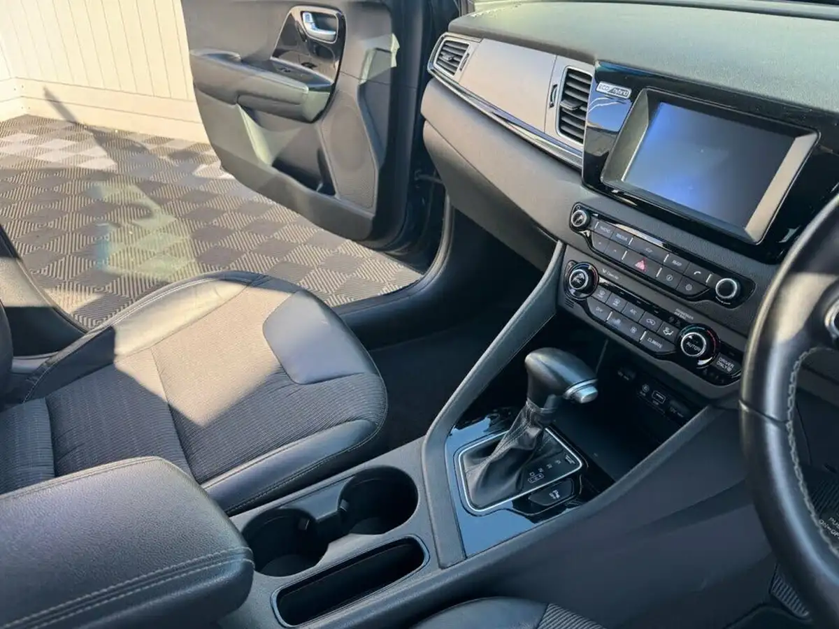 2017-kia-niro-16-gdi-2-156kwh-lithium-ion-big-23