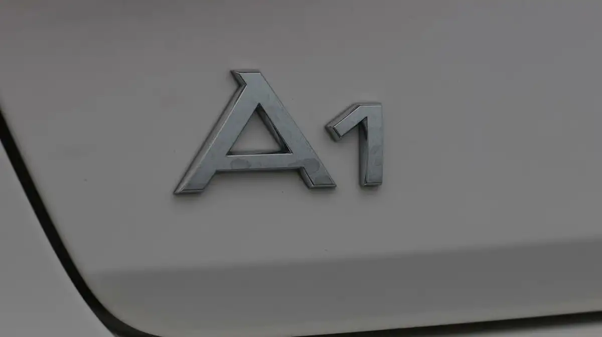 2022-audi-a1-10-25-tfsi-technik-big-22