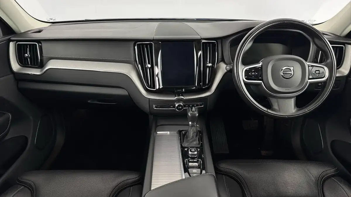 2018-volvo-xc60-20td-d4-inscription-4x4-geartronic-big-10
