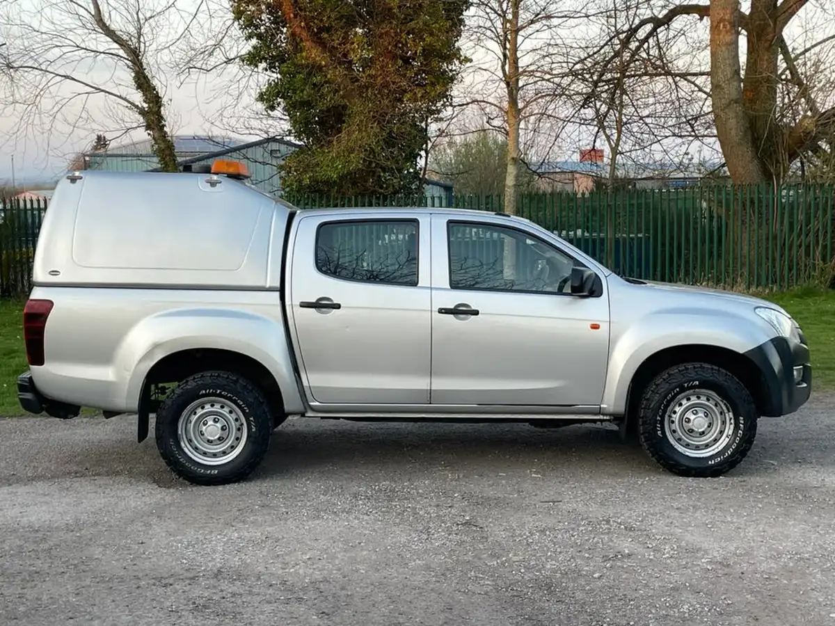 2016-isuzu-d-max-25td-4x4-double-pickup-big-7