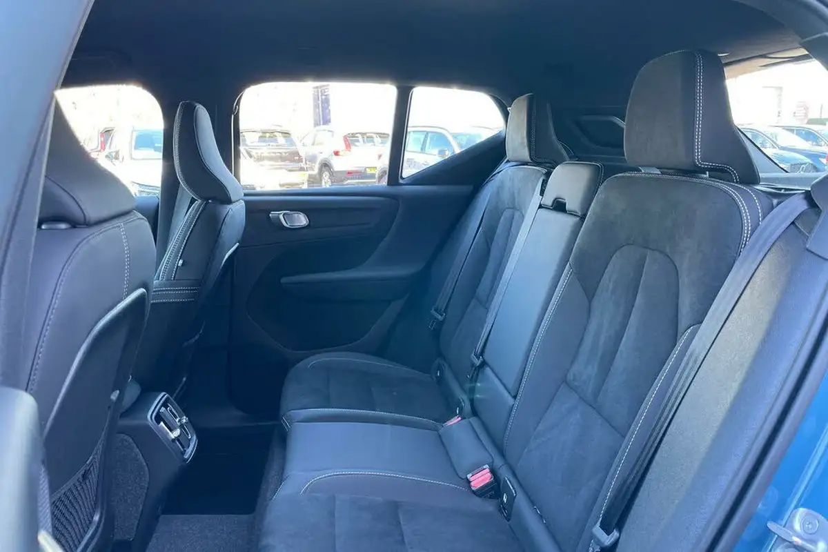 2024-volvo-xc40-20-b4-plus-big-28